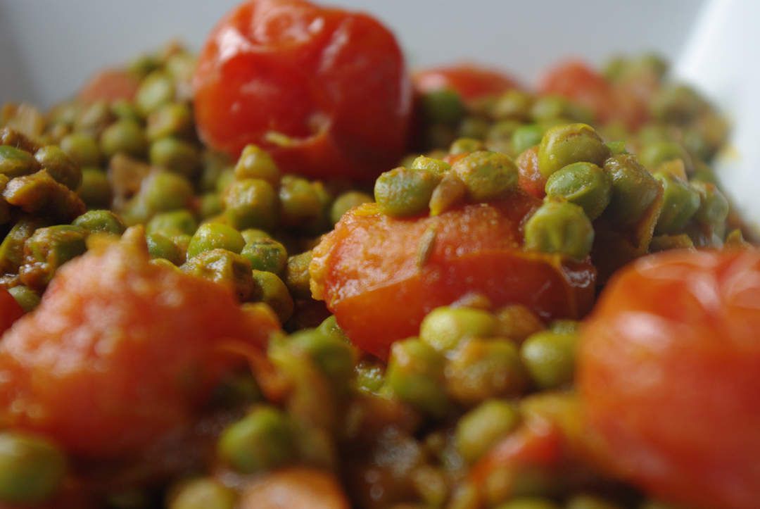 Recette de Curry petits pois tomates et épices - Pankaj blog