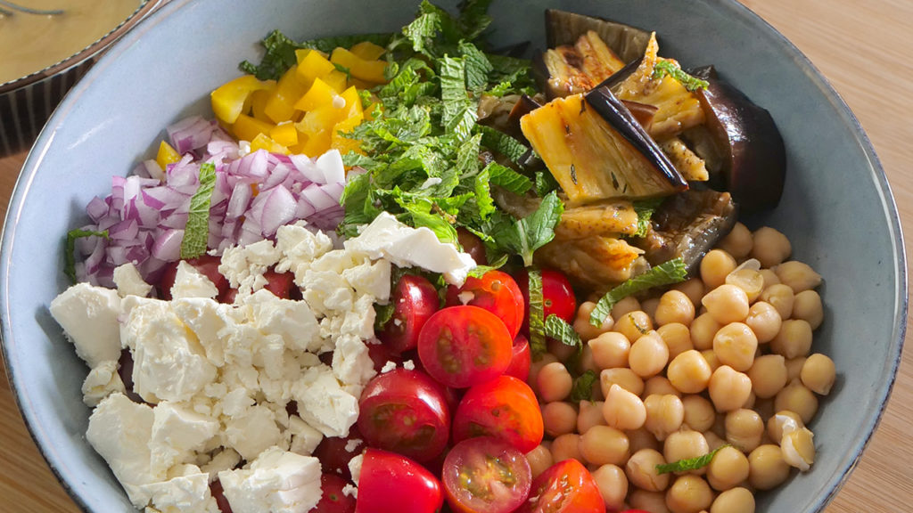 Salade végétarienne aux aubergines